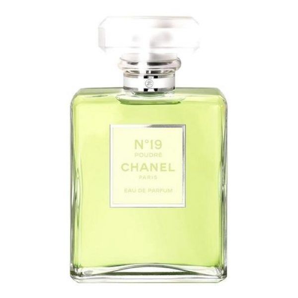 N ° 19 Eau Poudrée: The Chanel woman, the daring elegance of noble Grasse materials ...